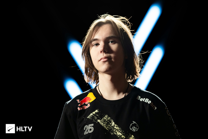 纽维尔依然 纽维尔依然