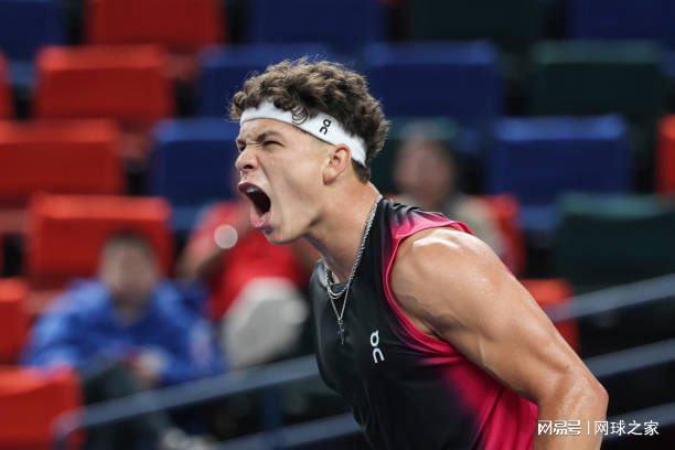 足坛一夜动 足坛一夜动